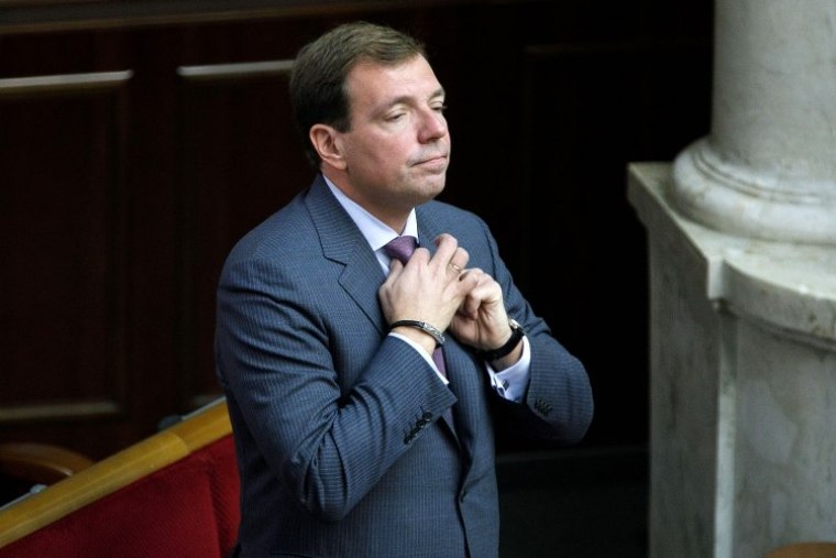 Ілюстрація до публікації «Нардеп від ОПЗЖ Микола Скорик отримав 1,36 млн гривень від матері-пенсіонерки Людмили Залюбінської.»