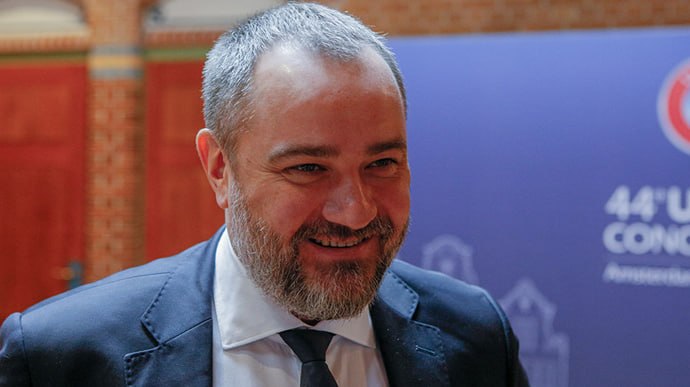Ілюстрація до публікації «Павелко проситься на волю за 10 тис. євро 🔈 19 серпня з'явилася інформація, що експрезидента Української асоціації футболу Андрія Павелка відпустили з-під варти у Братиславі.»