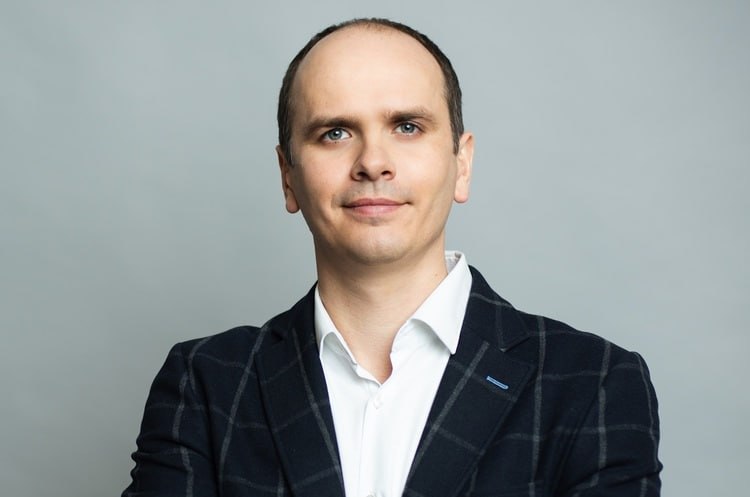 Ілюстрація до публікації «Після відходу Олександра Ткаченка від оперативного управління 1+1 media у групі почалася тиха, але дуже показова перебудова.»