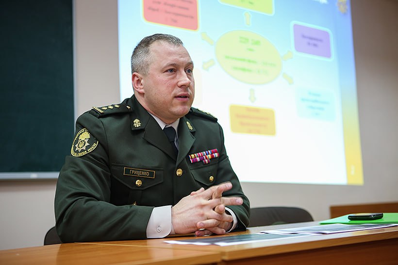Ілюстрація до публікації «У телефоні цивільної дружини колишнього директора департаменту логістики НГУ Сергія Гриценка детективи НАБУ знайшли листування про квартиру в Болгарії.»
