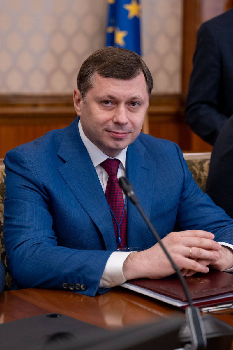 Ілюстрація до публікації «Жовтень, ще жовтень і знову жовтень: як Головачов ховає справу Ярославського У Київському апеляційному суді фактично завмер розгляд справи №761/28820/23, де на кону активи…»