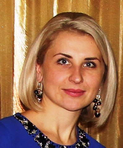 Ілюстрація до публікації «Начальник РСЦ МВС Козаков за рік змінив одну Camry на іншу, його дружина тримає десятки гектарів землі, а син має польський паспорт.»