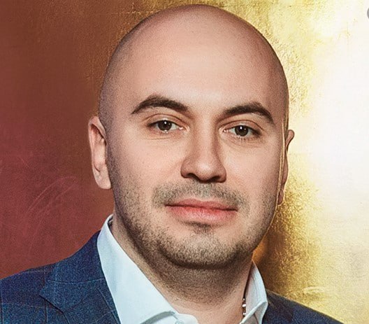 Ілюстрація до публікації «Василь Астіон та його брат 🔸66% "Укрбуду" 🔸Захоплення "Арсеналу" 🔸"Ніка" 🔸"Вася" тримає 20% банку 🔸Британський актив 🔸Судова бригада 🔸Фейкові імпортери 🔸"Генезіс капітал" та 2…»