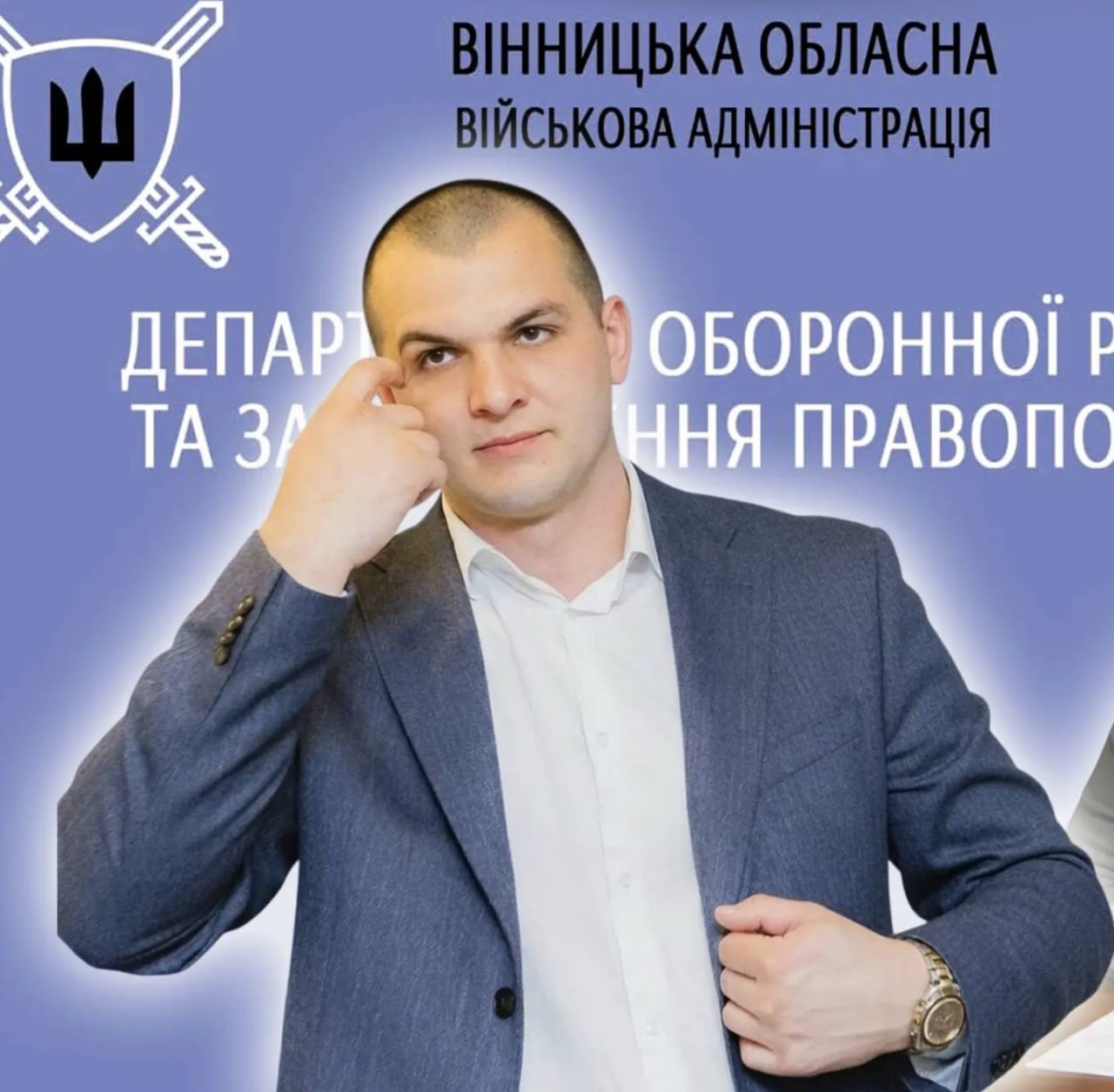 Ілюстрація до публікації «Посадовець вінницької ОВА «випадково» не показав квартиру за 3,44 млн, у якій живе сім’я. Дружина здає котедж Pine View по 23 тисячі за добу — у декларації її ФОП має 10 тисяч доходу.»