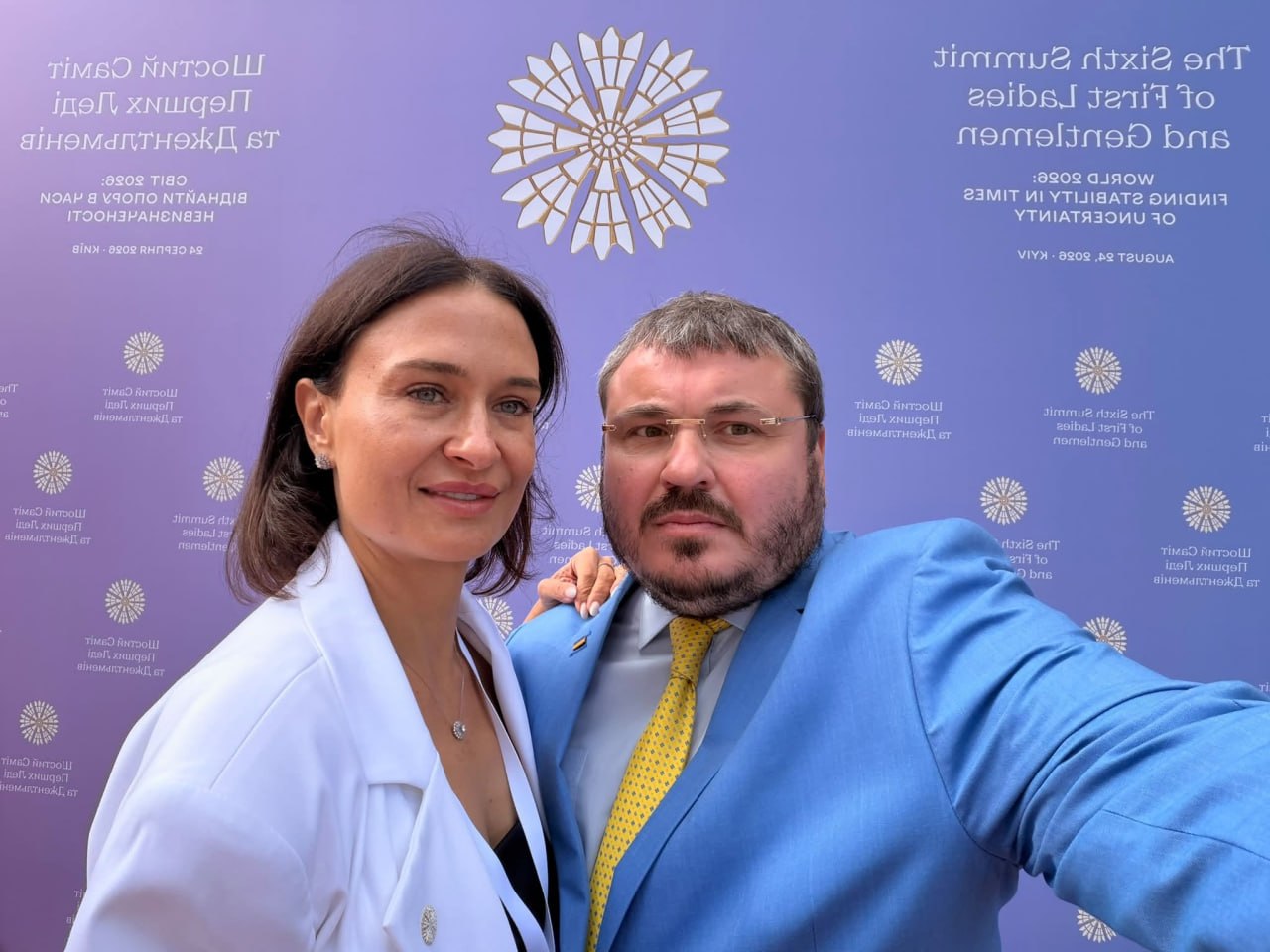 Ілюстрація до публікації «Родина посла України в Азербайджані Юрія Гусєва та його дружини Ольги, яка тричі подавала документи на розлучення але цього літа остаточно відмовилася від цієї ідеї, має…»