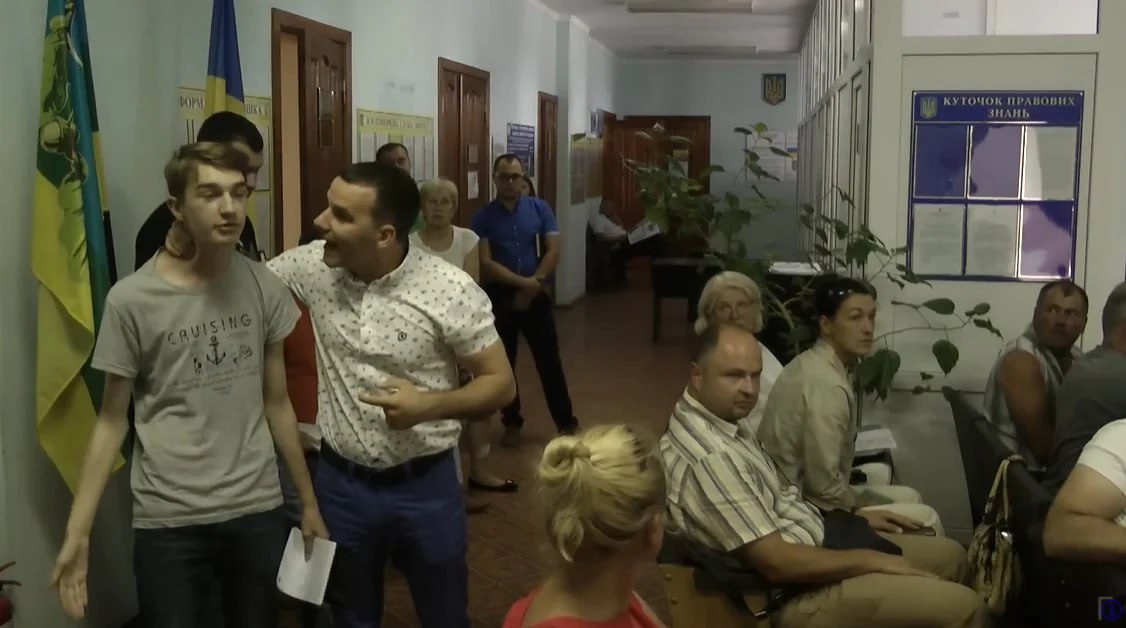 Ілюстрація до публікації «Продовження історії Паламарчука — «Зуби виб’ють» і долари в клубі»