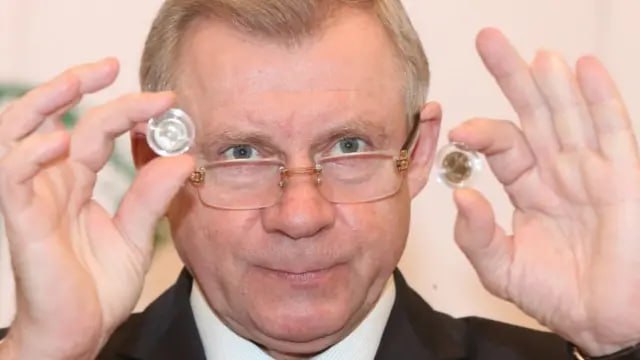 Ілюстрація до публікації «БЕБ через суд «заморозило» причал ексголови НБУ Смолія на Подолі Слідство каже: 151 м набережної «пришили» до колишньої їдальні Укррічфлоту.»