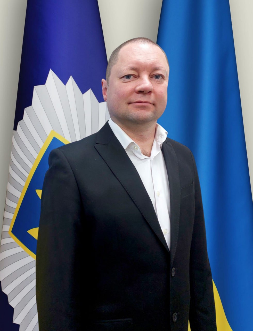 Ілюстрація до публікації «Фактичний керівник ТСЦ МВС №0744 у Нововолинську Юрій Ждань користується Audi e-tron, а безробітна дружина купила MINI Cooper Clubman По фінансам все дуже скромно.»