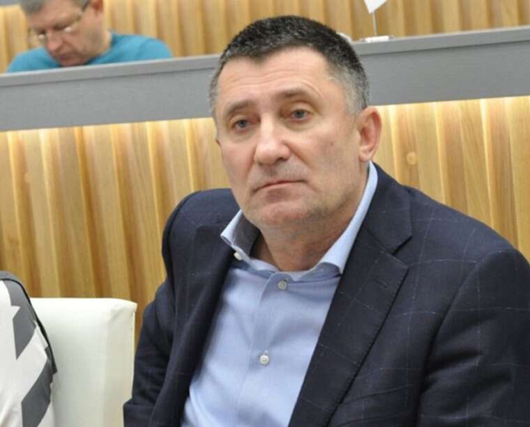 Ілюстрація до публікації «Обвинувачений у корупції полтавський депутат Сергій Бєлашов через суд розриває шлюб з дружиною Ліліаною Бєлашовою після 38 років.»