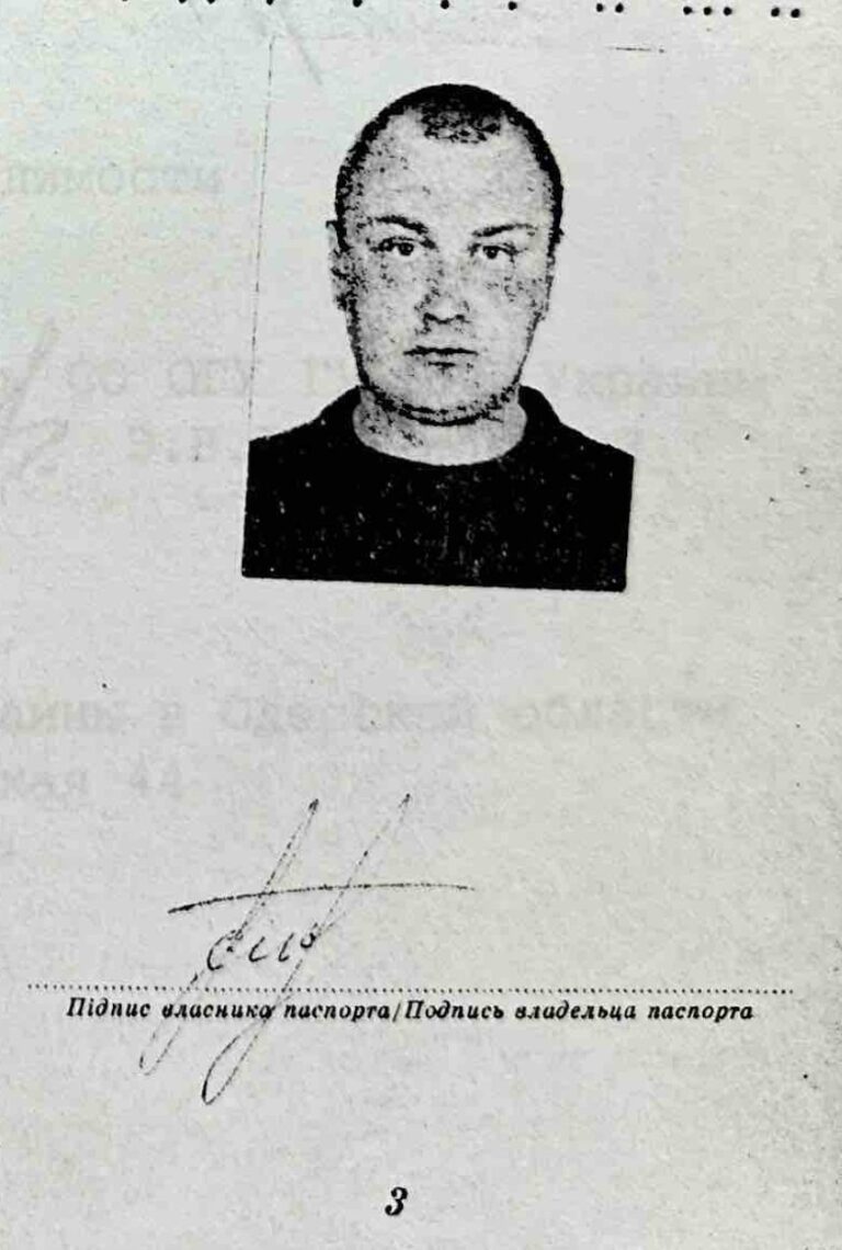 Ілюстрація до публікації «“Гарний сім’янин”: Чи замислювалися ви над тим, чому народний депутат, член правоохоронного комітету Артем Дмитрук з Одеси ніколи не розповідає про свою родину? Влітку 2021 року…»