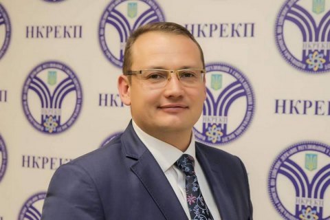 Ілюстрація до публікації «Член Національної комісії, що здійснює державне регулювання у сферах енергетики та комунальних послуг (НКРЕКП) Олександр Формагей під час війни оформив на дружину нове авто за…»