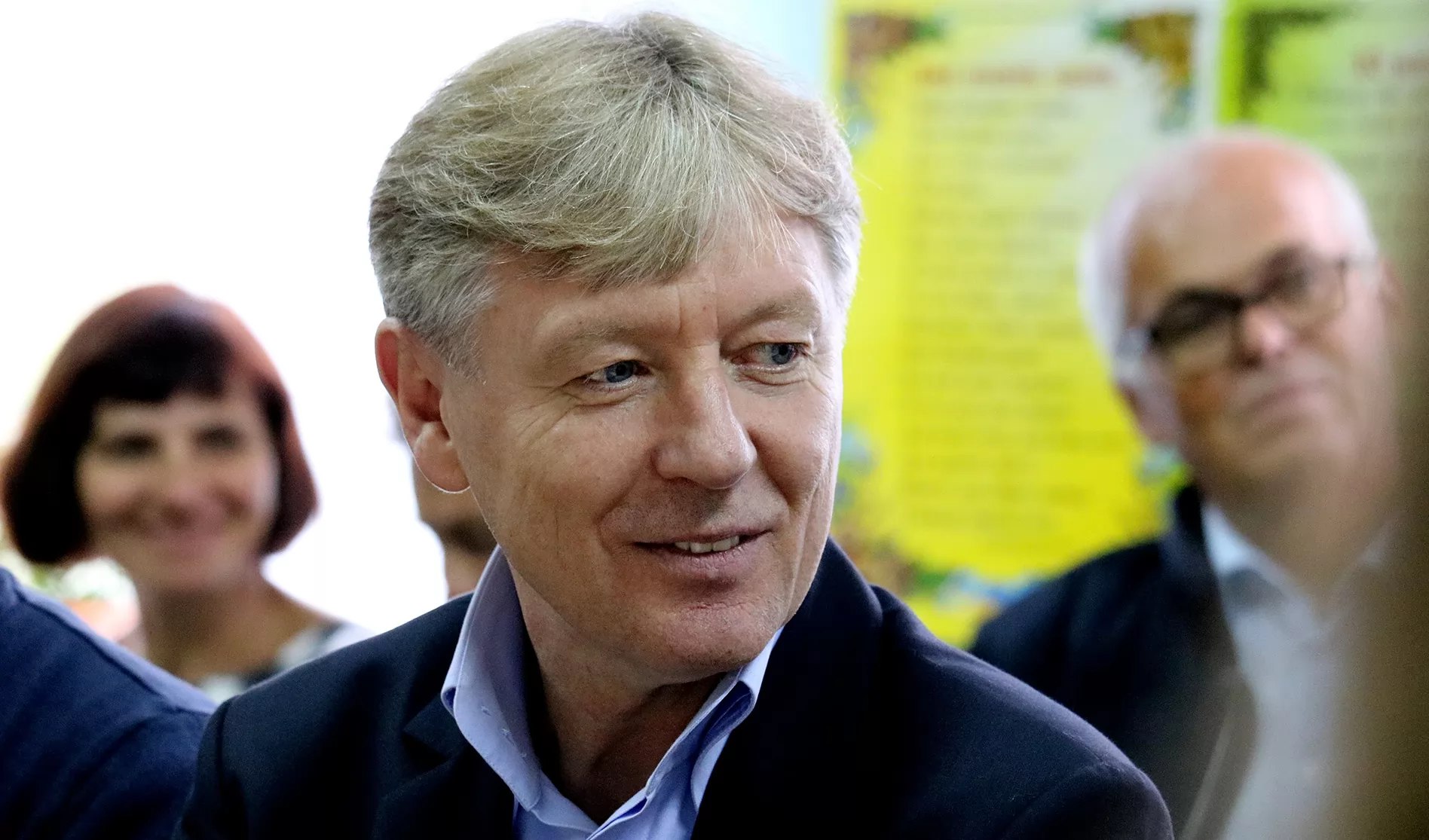 Ілюстрація до публікації «Професор-пенсіонер Львівської політехніки Володимир Крайовський купив на посаді проректора новий PORSCHE MACAN за 2,6 млн гривень.»