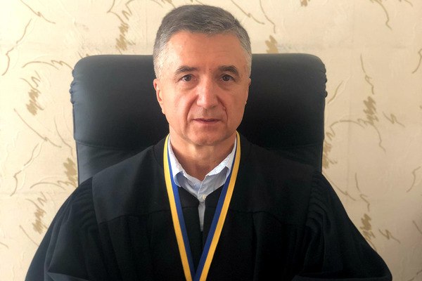 Ілюстрація до публікації «Голова Черкаського апеляційного суду Юрій Сіренко зловживає автоматизованим розподілом справ.»
