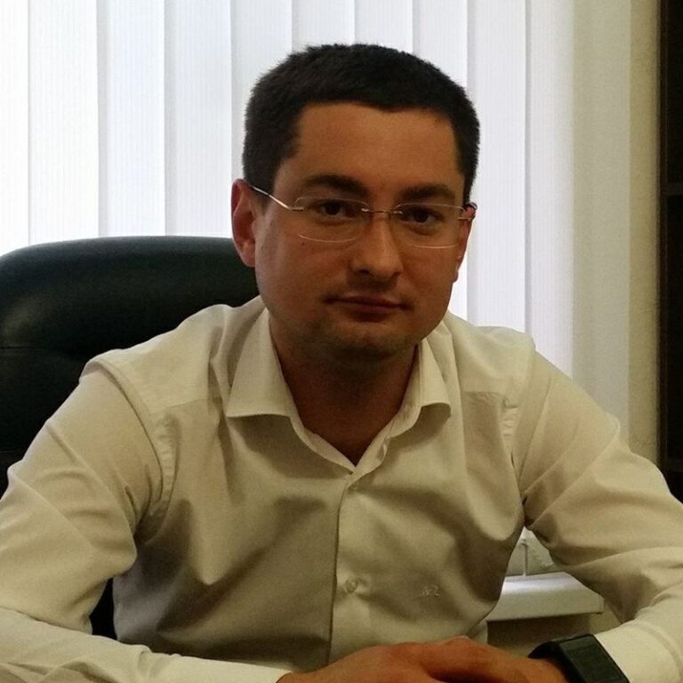 Ілюстрація до публікації «ВАКС затвердив угоду про визнання винуватості щодо адвоката Євген Берестовий з Одеси, який передавав гроші для судді Приморського райсуду міста Ілля Лонський.»