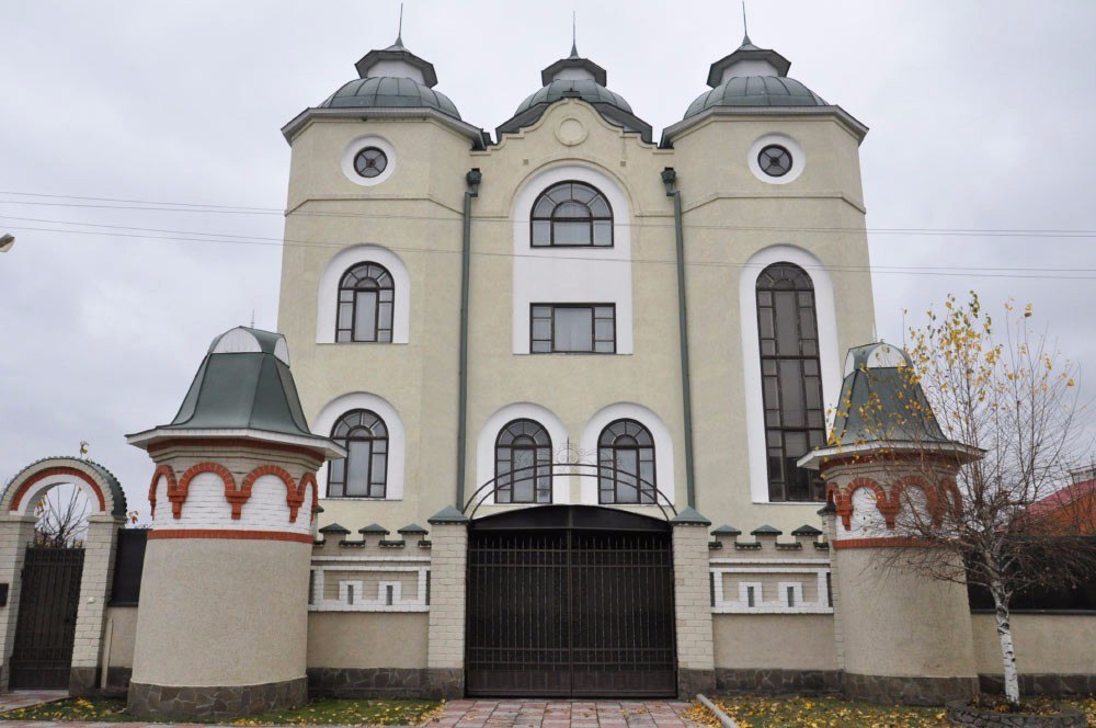 Ілюстрація до публікації «Вища рада правосуддя звільнила багаторічного голову Полтавського апеляційного суду Євген Гальонкін, який використовував службове становище для покриття порушників.»
