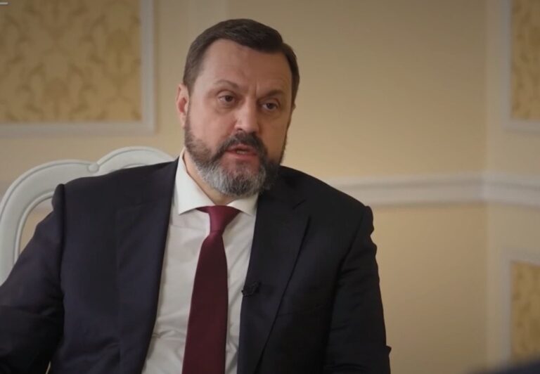 Ілюстрація до публікації «Екс-депутата та зрадника ВР Андрій Деркач призначили сенатором у раду федерації країни-агресора.»