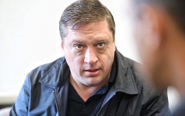 Ілюстрація до публікації «Bihus.Info: Матір народного депутата Роман Іванісов Ірина Іванісова наприкінці 2022-го подарувала сину понад 12 млн гривень, які той інвестував в квартири в Києві, а вже влітку…»