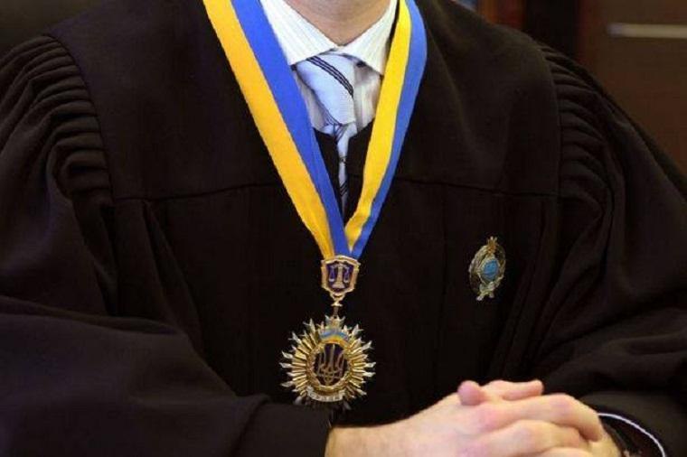 Ілюстрація до публікації «Суддя Суворовського райсуду Одеси В’ячеслав Шурупов, чия дружина – суддя Олена Комлева під час війни набула елітний будинок та позашляховик, «забув» вказати в декларації за…»