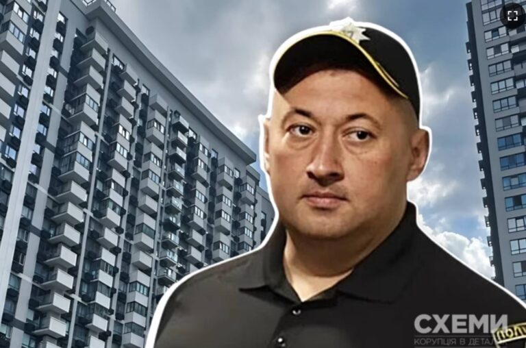 Ілюстрація до публікації «СХЕМИ: Заступник начальника головного управління поліції Києва Тарас Полієнко живе у дворівневій квартирі у столичному ЖК площею 220 кв.м, що належить його тещі, яка з 1998…»