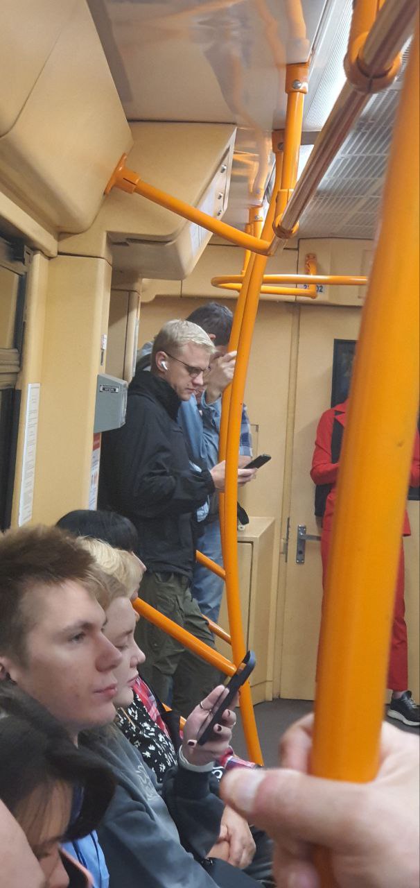 Ілюстрація до публікації «Негідники так зацькували військовослужбовця Шабуніна через отой автомобіль, вкрадений Шабуніним у ЗСУ, що «бойовий медик» тепер змушений ховати авто від сторонніх очей та їздити…»