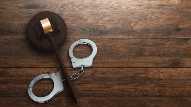 Ілюстрація до публікації «У Херсоні капітана групи Херсонського зонального відділу Військової служби правопорядку Юрія Цаларунгу засудили за злоувживання впливом.»