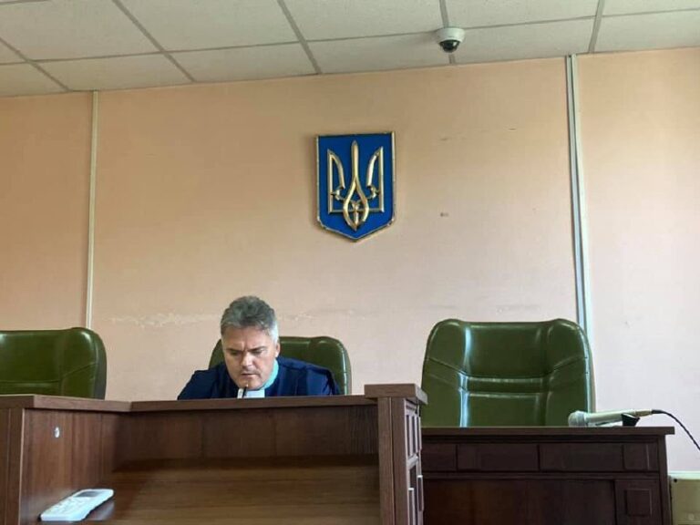 Ілюстрація до публікації «Суд виправдав суддю Дніпровського райсуду Києва Олександра Дзюбу, який під час Революції Гідності відправив майданівців до СІЗО за нібито масові заворушення.»