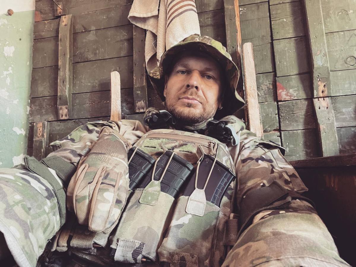 Ілюстрація до публікації «Воюй, Микола!: Український співак і колишній лідер українського гурту "Тартак" Олександр Положинський заявив, що зараз "служить", перебуваючи у Києві, й працює на радіо "Армія FM".»