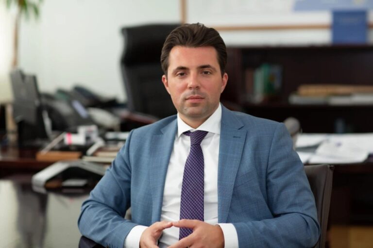 Ілюстрація до публікації «Фактично отримана екс-головою правління національної енергетичної компанії "Укренерго" Володимир Кудрицький у вересні заробітна плата становила 17,27 млн гривень.»