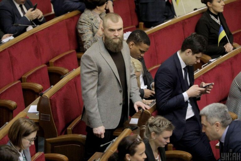 Ілюстрація до публікації «Нардеп Артем Дмитрук втік з України до Лондона наприкінці серпня, заявивши, що його родина виїхала кількома днями раніше і що їм усім загрожує небезпека через нібито його захист…»