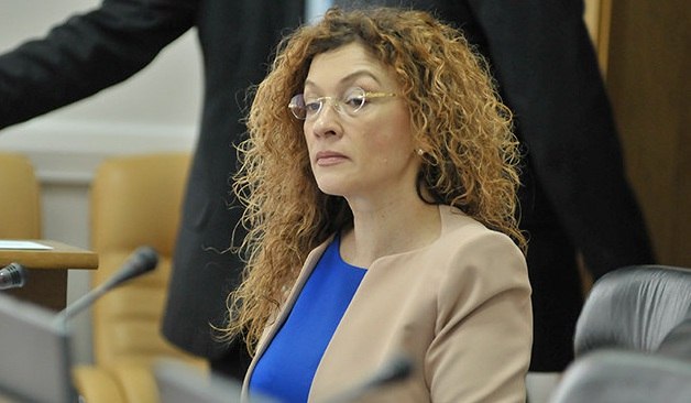 Ілюстрація до публікації «ВРП звільнила суддю Інну Отрош, яка їздила в анексований Крим і публікувала фото матрьошки з російського музею»