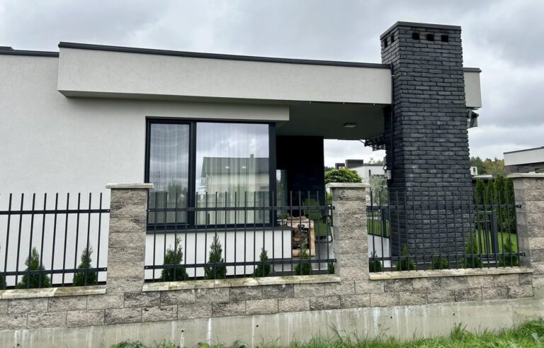 Ілюстрація до публікації «ДБР підозрює двох львівських податківців у приховуванні інформації про будівництво котеджів у селі Зубра під Львовом.»