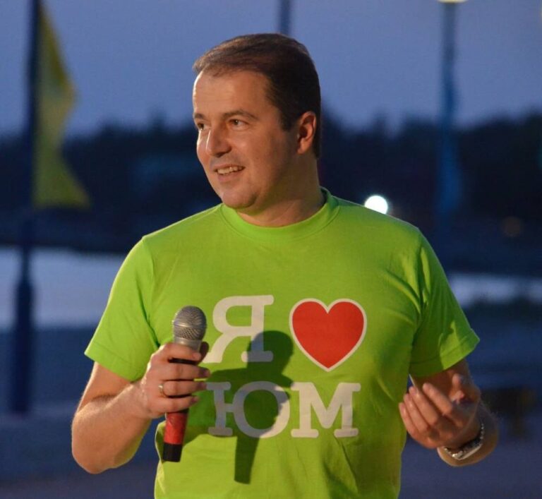 Ілюстрація до публікації «Директор ДП «Морський торгівельний порт «Південний» Олександр Олійник, якого судять у ВАКС за отримання високих премій під час коронавірусу, задекларував 100 тис. доларів…»