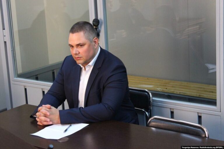 Ілюстрація до публікації «ВКРАВ 492 000 000₴ ТА ВТІК З КРАЇНИ»