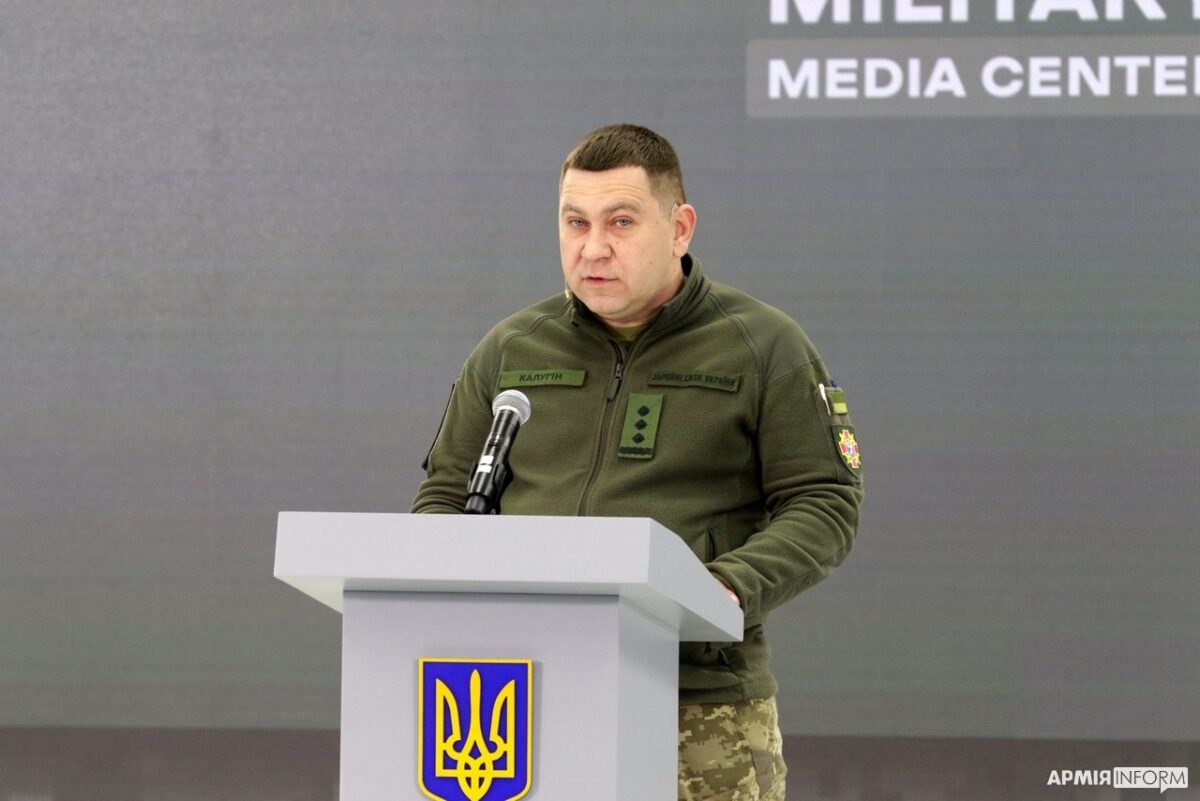Ілюстрація до публікації «Сергій Калугін, котрий обіймає посаду начальника Печерського ТЦК, визнав у суді, що безпідставно в 2022 році виключив з військового обліку 19 офіцерів запасу.»