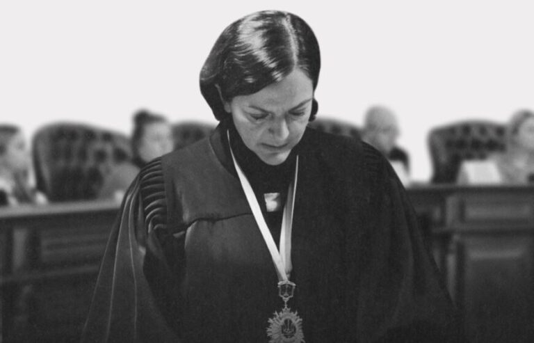 Ілюстрація до публікації «Суддю Ірина Блажко з Октябрського суду в Полтаві вирішили звільнити після того, як стало відомо, що вона регулярно поза судом спілкувалася з іншим суддею, який обвинувачується у…»