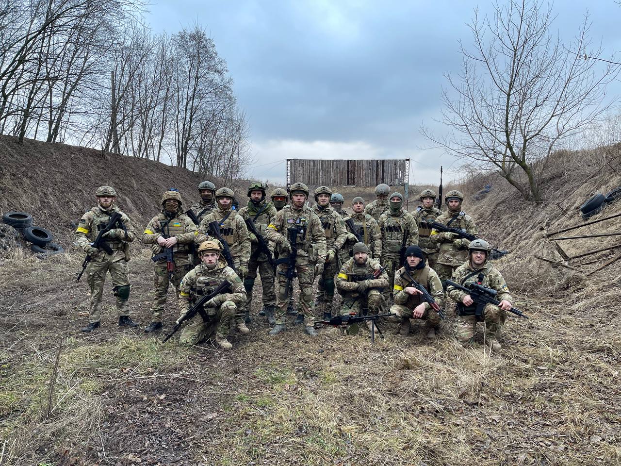 Ілюстрація до публікації «Повертаючись до історії із Сергій Стерненко, котрого захищають, мовляв, не для фронту таку квіточку виростили, вона ж бо має волонтерити, себто конвертувати донати у дрони та…»