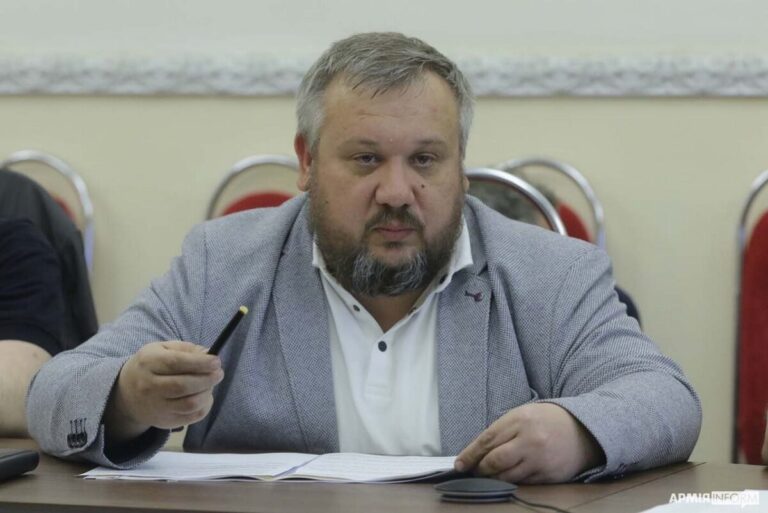 Ілюстрація до публікації «Вже ексдиректор департаменту фінансів Агентства оборонних закупівель Міноборони Максим Гриценко отримав підозру за те, що «списав» майже 94 млн гривень пені львівському…»
