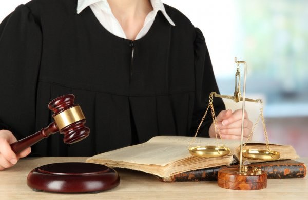 Ілюстрація до публікації «Суддя Черкаського апеляційного суду Наталія Гончар, молода і красива, і вже теж інвалід.»