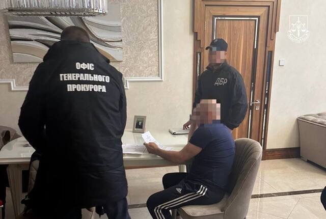 Ілюстрація до публікації «Нардеп Євген Шевченко отримав підозру у державній зраді (ч. 1 ст. 111 КК).»