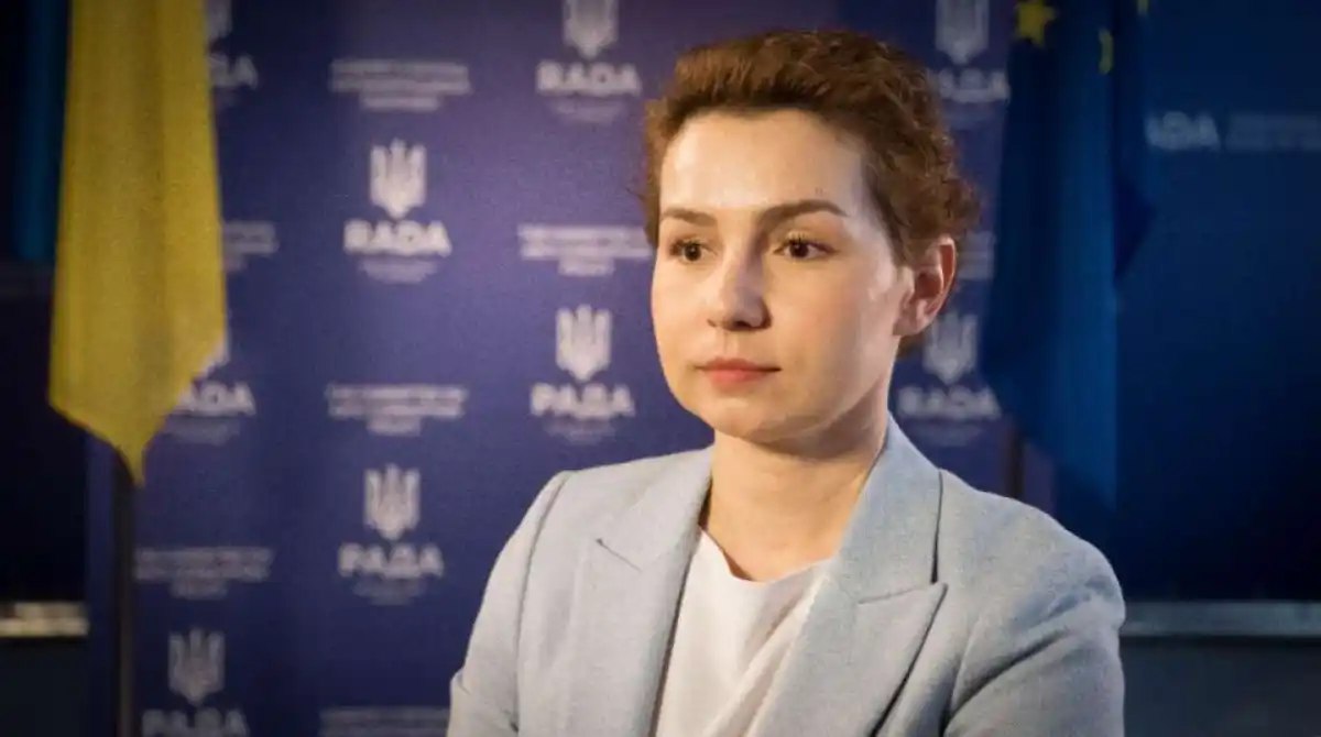 Ілюстрація до публікації «Серед народних депутатів, які голосували за закон, що дозволить корупціонерам, які пішли на угоду зі слідством, уникати конфіскації майна, є колишня співробітниця Центру протидії…»