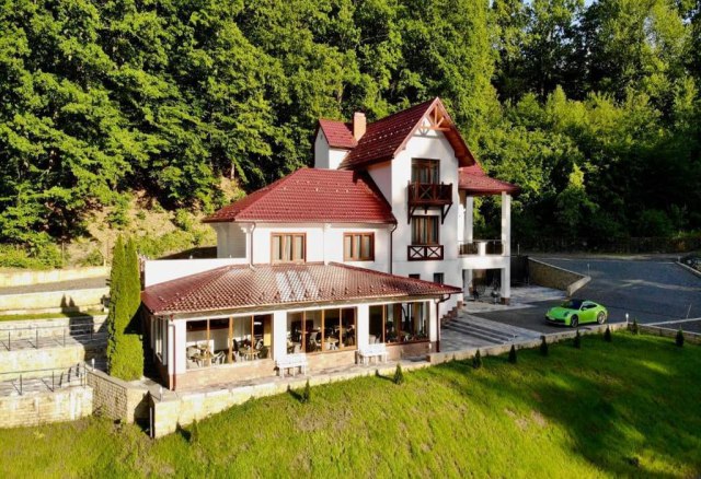 Ілюстрація до публікації «Курортна земля для митника за копійки!»