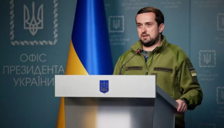 Ілюстрація до публікації «Ескзаступника голови Офісу Президента України Кирило Тимошенко звинувачують у неофіційному кураторстві будівельних проєктів, які фінансує уряд.»