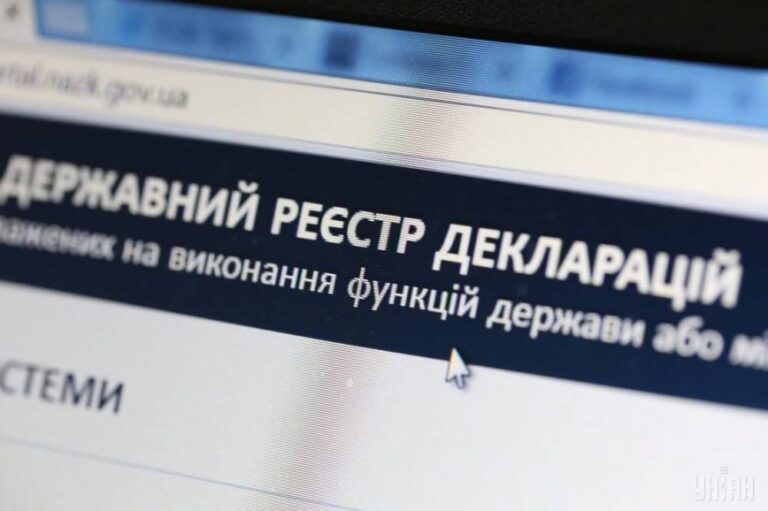 Ілюстрація до публікації «Легалізація майна через родичів? Інвалід-прокурор»