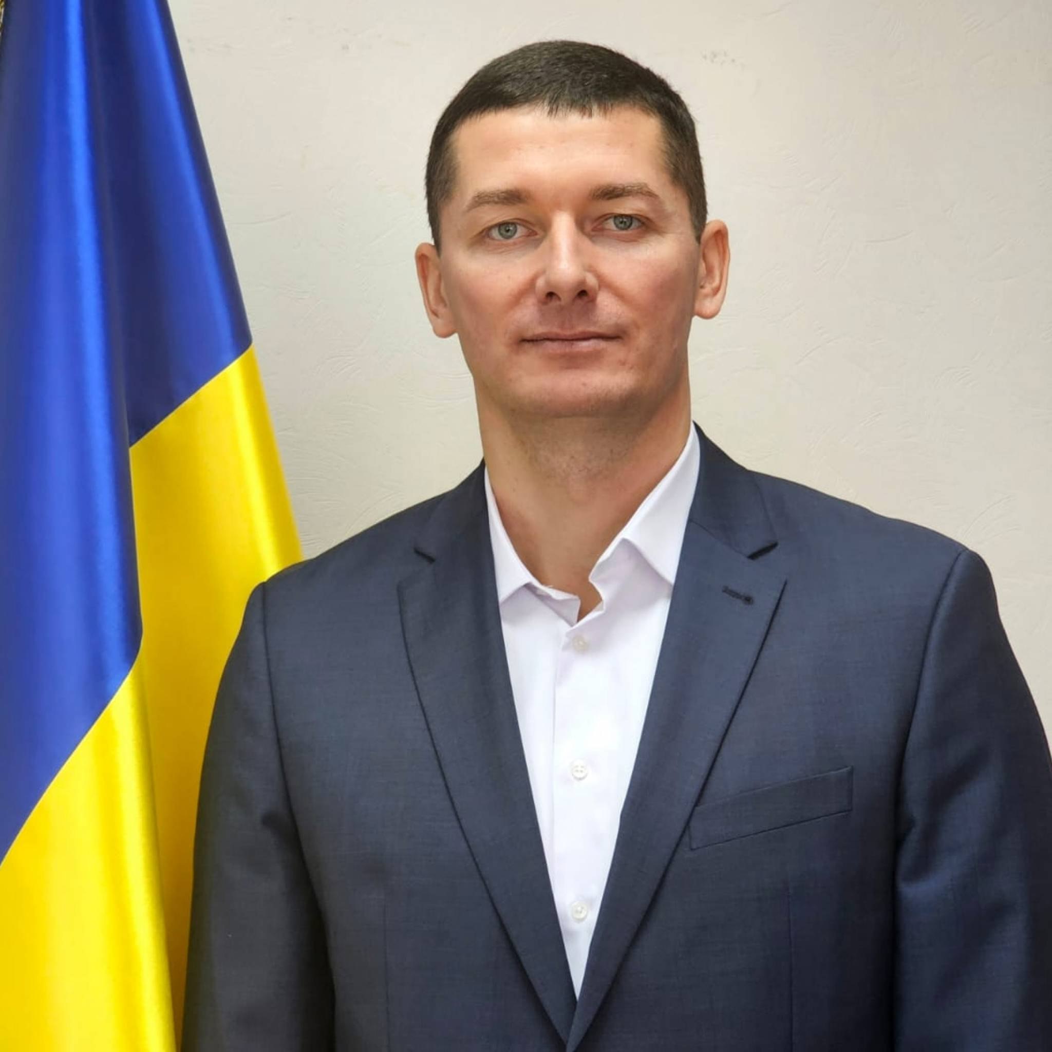 Ілюстрація до публікації «Гарні авто та дружина-мільйонер: що має начальник сервісного центру МВС у Києві Павло Сорока»