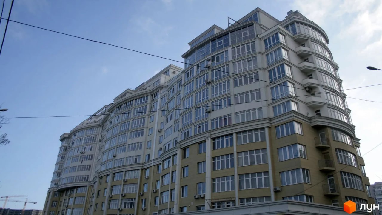 Ілюстрація до публікації «Син колишнього директора МСЕК Одеської області Олена Станіславова збудував котедж в курортній Санжійці та володіє двома квартирами у новобудові.»