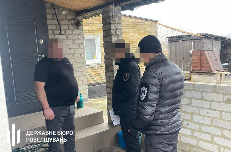 Ілюстрація до публікації «Військові ЩУРИ: Заступника начальника підрозділу однієї з військових частин Донеччини, який примушував підлеглих працювати на його родину та віддавати частину незаконно…»