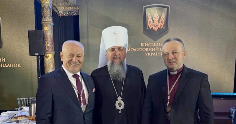Ілюстрація до публікації «Аферист Володимир Клименко використовує "балакучу" голову Майкл Жовнір для просування власних інтересів в оточення Зеленського»