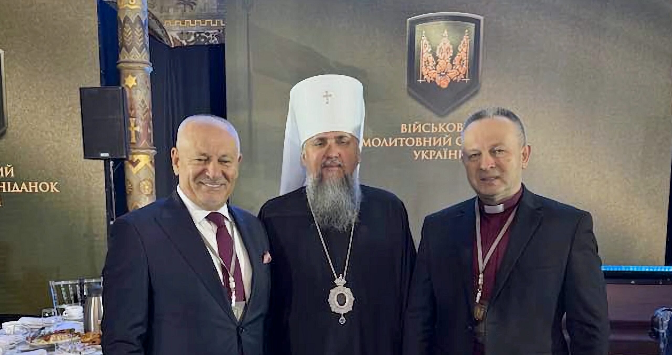 Ілюстрація до публікації «Аферист Володимир Клименко використовує "балакучу" голову Майкл Жовнір для просування власних інтересів в оточення Зеленського»