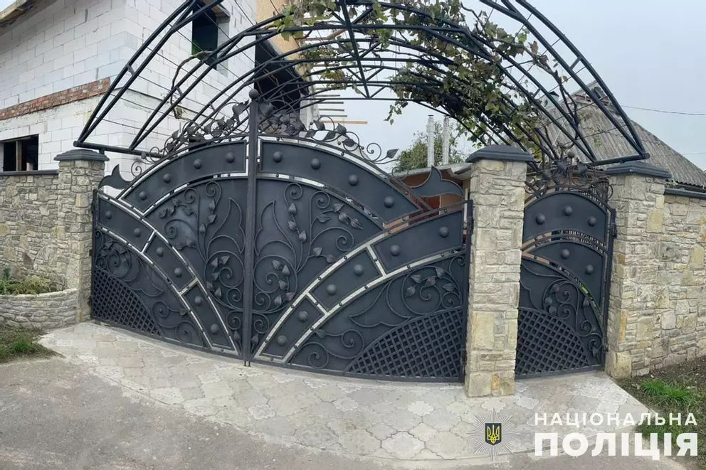Ілюстрація до публікації «Родина командира 211-ї понтонно-мостової бригади Сил підтримки ЗСУ, полковника Олег Побережнюк, котрий нелегально будував собі будинок, використовуючи підлеглих, не має…»