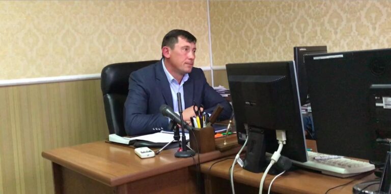 Ілюстрація до публікації «У Луцьку патрульні склали протокол на голову Ківерцівського районного суду Олександра Костюкевича, що порушив правила дорожнього руху, мав ознаки сп’яніння, а після пропозиції…»